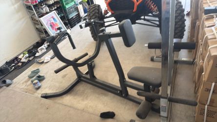 Titan seated back row machine