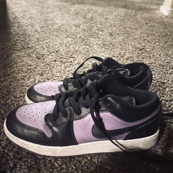 Size 6y Black And Purple Nikes
