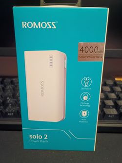 Romoss 4000 mah portable charger