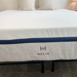 Helix Midnight, Queen, Cover: GlacioTex Pillow Top, Top Layer: Standard Layer Like New, Perfect Condition