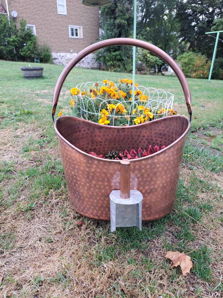 Vintage coal scuttle / bucket - Hammered copper and brass w Attached Scoop
