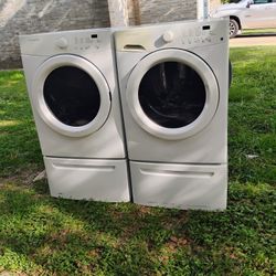 WHITE FRONT LOAD WASHER AND DRYER SET WITH PEDESTAL .