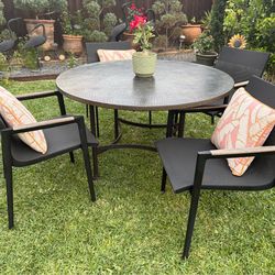 Outdoor Patio Table & Chairs
