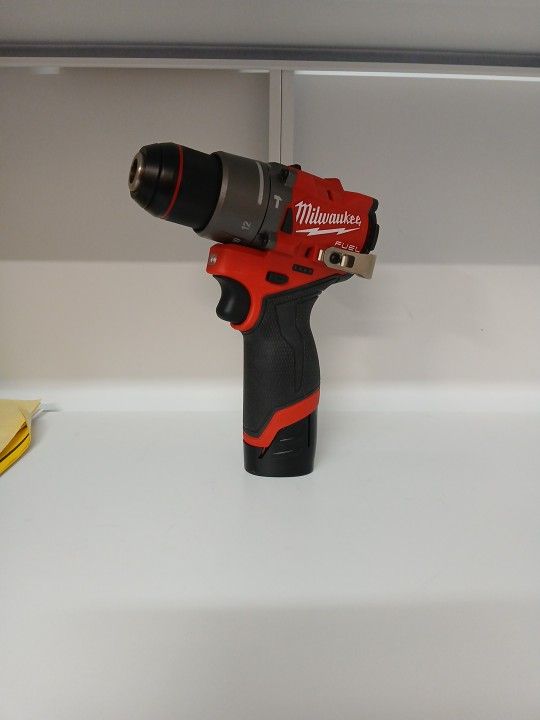 Milwaukee New M12 Fuel Brushless Hammer Drill More Battery 2.0 M12