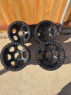 ROBBY GORDON BEADLOCK WHEELS SIZE 17" CHEVROLET GMC TOYOTA PRICE 750 NEED REPAIR
