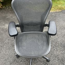 Herman Miller Aeron Size B Medium Office Desk Chair Ergonomic Fully Loaded