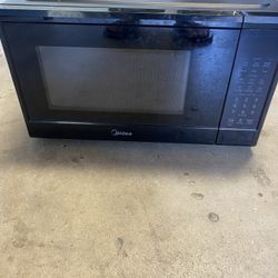 Midea 0.9 cu Ft Microwave Like New