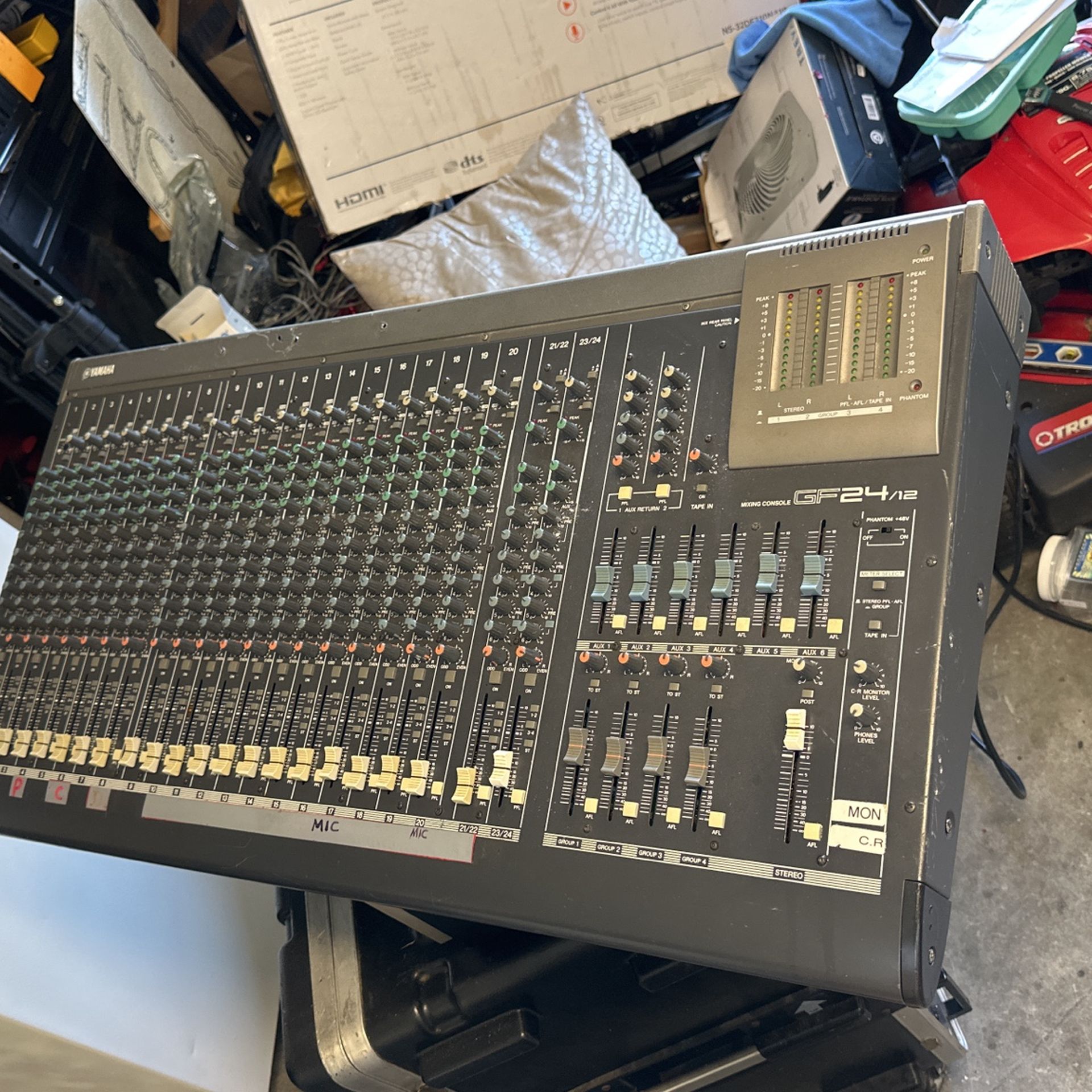 Very Nice Yamaha Mixer GF24/12