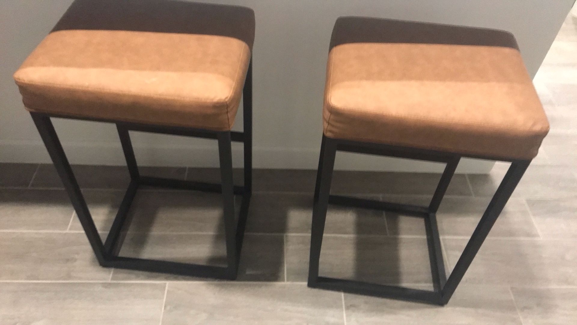2 Bar Stools