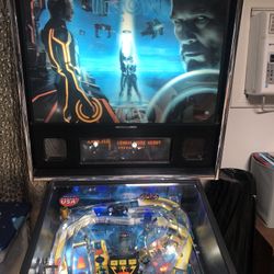 TRON Legacy pro Stern Pinball