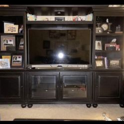 5 PIECE ENTERTAINMENT CENTER