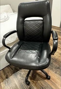 Black Faux Leather Quilted Office Chair