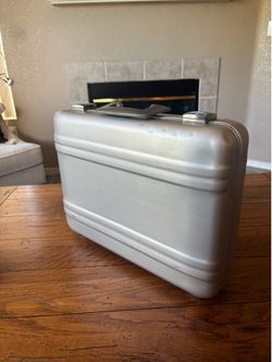 Elite by Zero Solid Aluminum briefcase