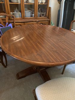Round Table And Chairs