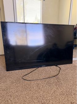 Element Flat Screen TV / Roku Stick