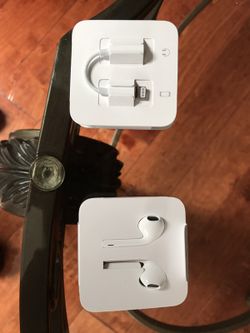 Brand new OEM apple 7 headsets. 2 for $40.