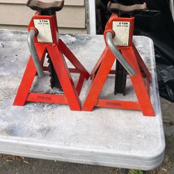 Jack stands