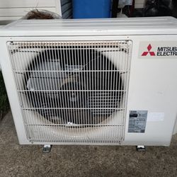 Ac Got The Wrong Unit Cost 1800 Willing To  Let Go For 500 Never Been Used Ac Only Delivery Possible Depending On Location 