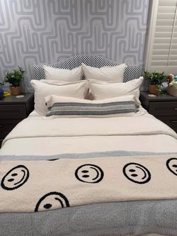 Full Size Tempurpedic Mattress & Bed Set