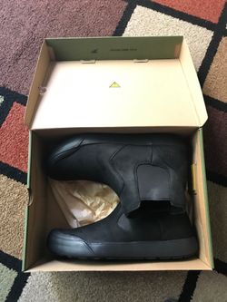 WATERPROOF SHOES SIZE 10 Womens