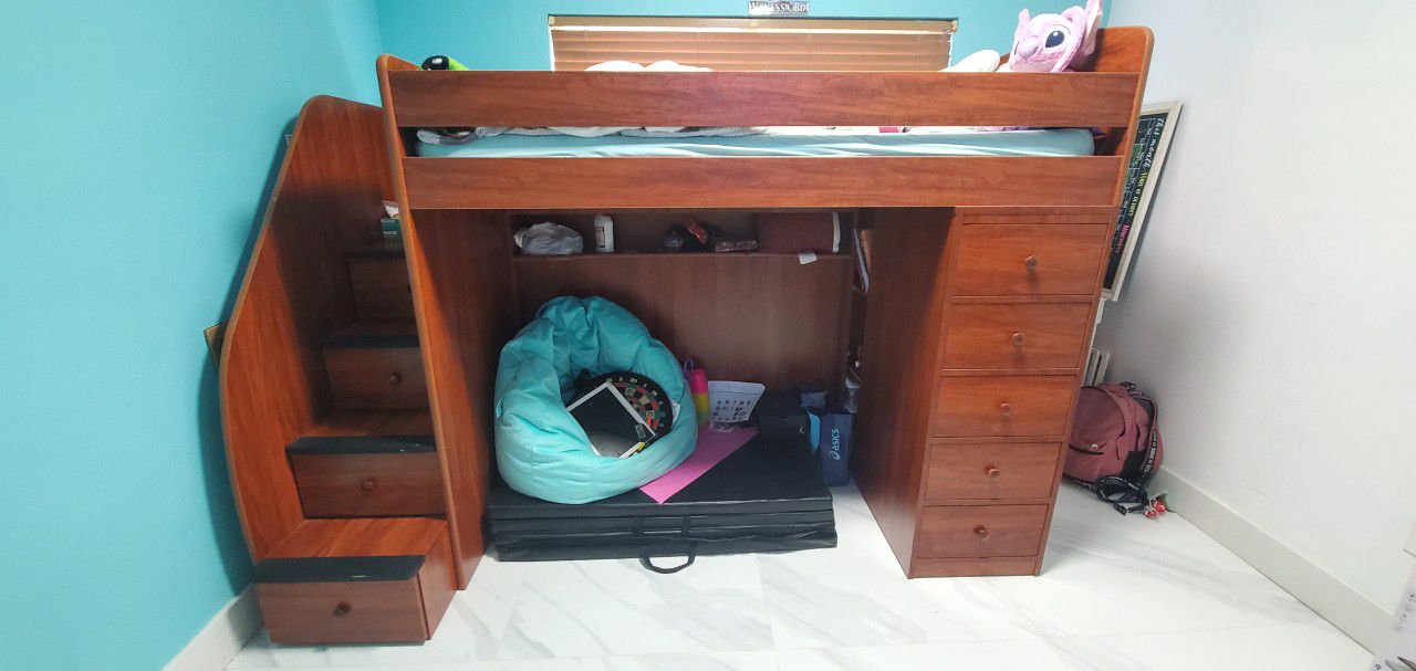 Twin and full bunk bed with matrix