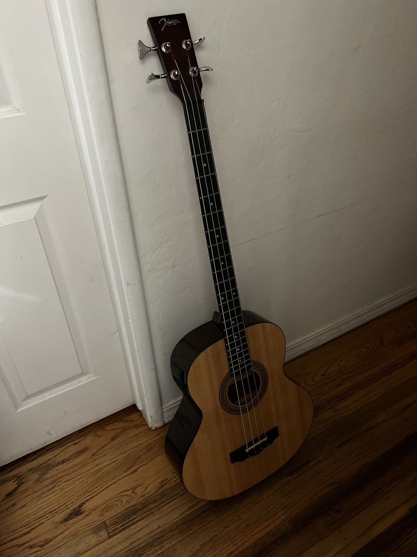 JOHNSON BASS GUITAR