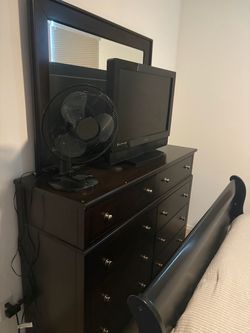 Bed & Dresser with Mirror