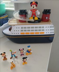 New Disney Park Disney Cruise Line DCL 6 Figures & Ship Playset W/Captain Mickey