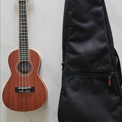 Ukulele + Case