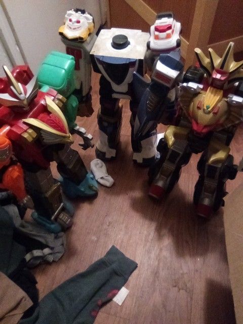 Power Ranger Megazords Two With Complete Bodies No Swords One Without A Head Could Be Used For Parts Unless You Got To Roaming Head Around Haha