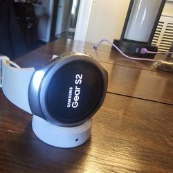 Samsung GEAR  S2 Watch & Wireless Charger 