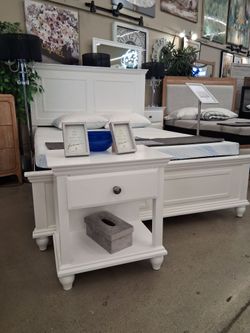 Solid White Wood Bedroom Set