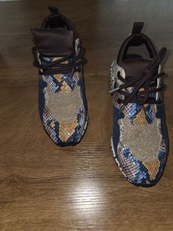 Female Steve Madden size 8 and Pink Steve Madden fanny pack  both in excellent condition, shoes worn 1 times.  As you can see in the last picture shoe