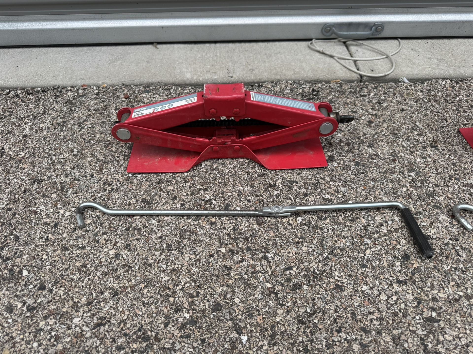 Scissor jacks