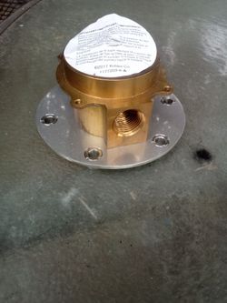 Faucet mounting block