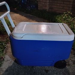 Igloo Wheelie Cool Cooler 38 Quart 53 Can Capacity *10.00 Firm*