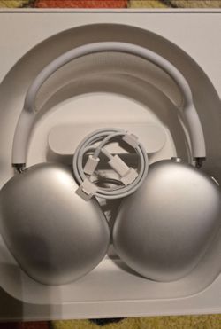 Apple AirPods Max 1st Gen with accessories