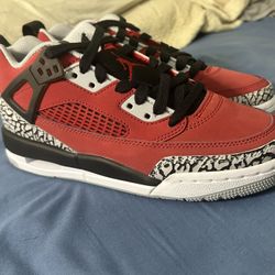 JORDAN SPIZIKE LOW 5Y. Gym Red/ Black Wolf Grey