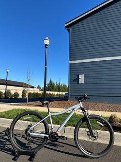 Co-op Cycles DRT 1.1 Mountain Bike – 27.5” (Medium Frame) Aluminium Bicycle
