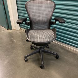Herman Miller Aeron Chair Size B