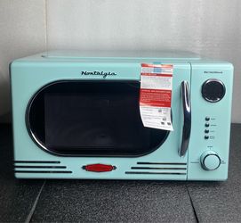 New Open Box Nostalgia 1000 Watt 1.1 Cu Ft Retro Countertop Microwave Oven, Aqua