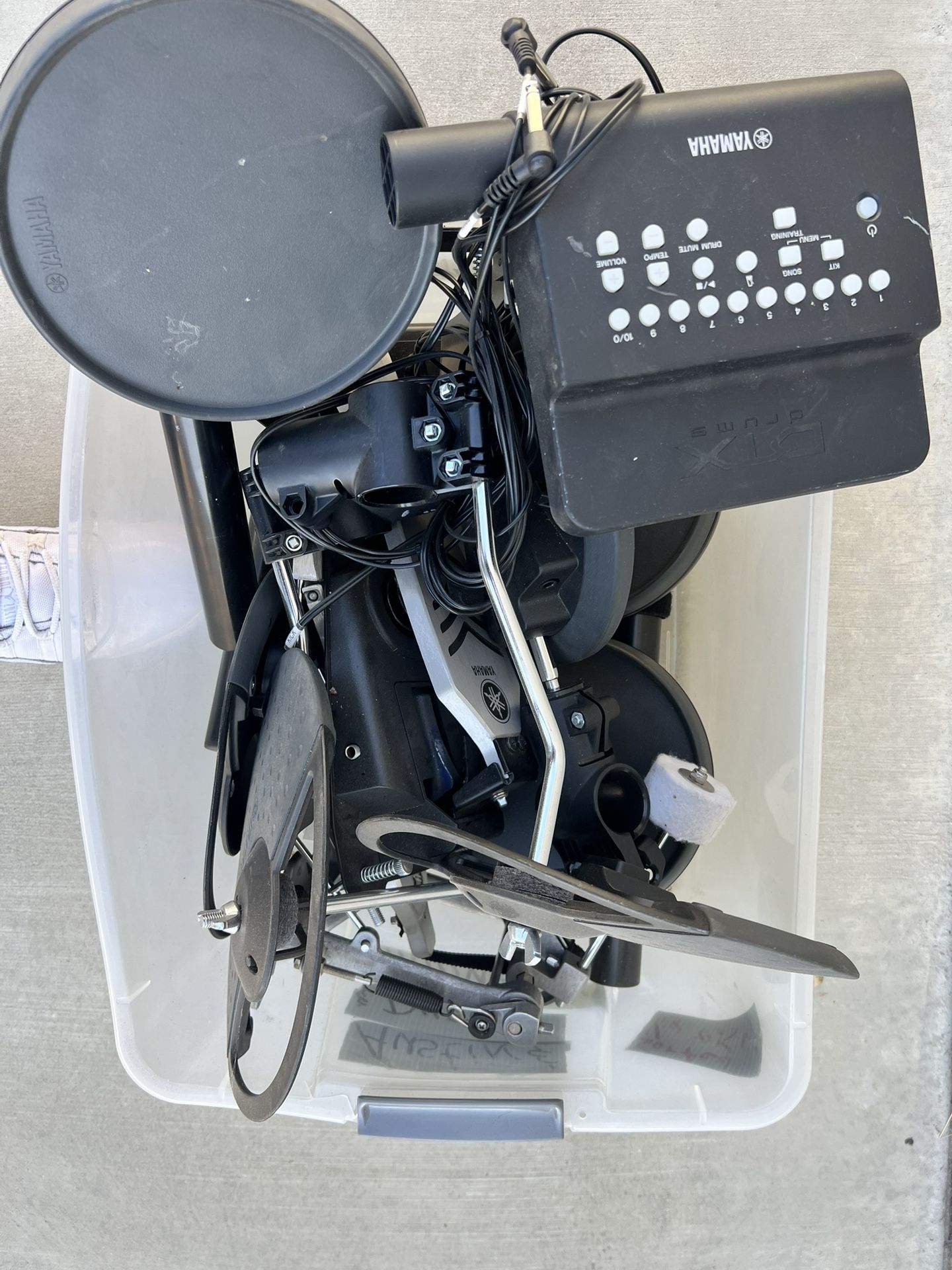 Electric Yamaha Drum Set As Is $15