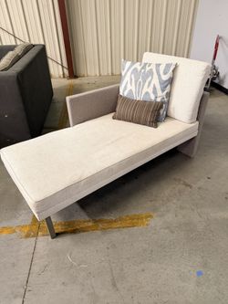 68” Chaise Lounge