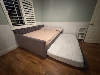 Trundle bed