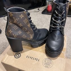 Boots Size 9