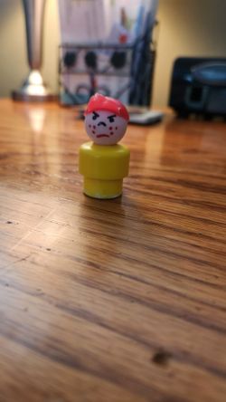 🧡 Vintage Fisher-Price Little People Figure – Yellow Body / Red Hat