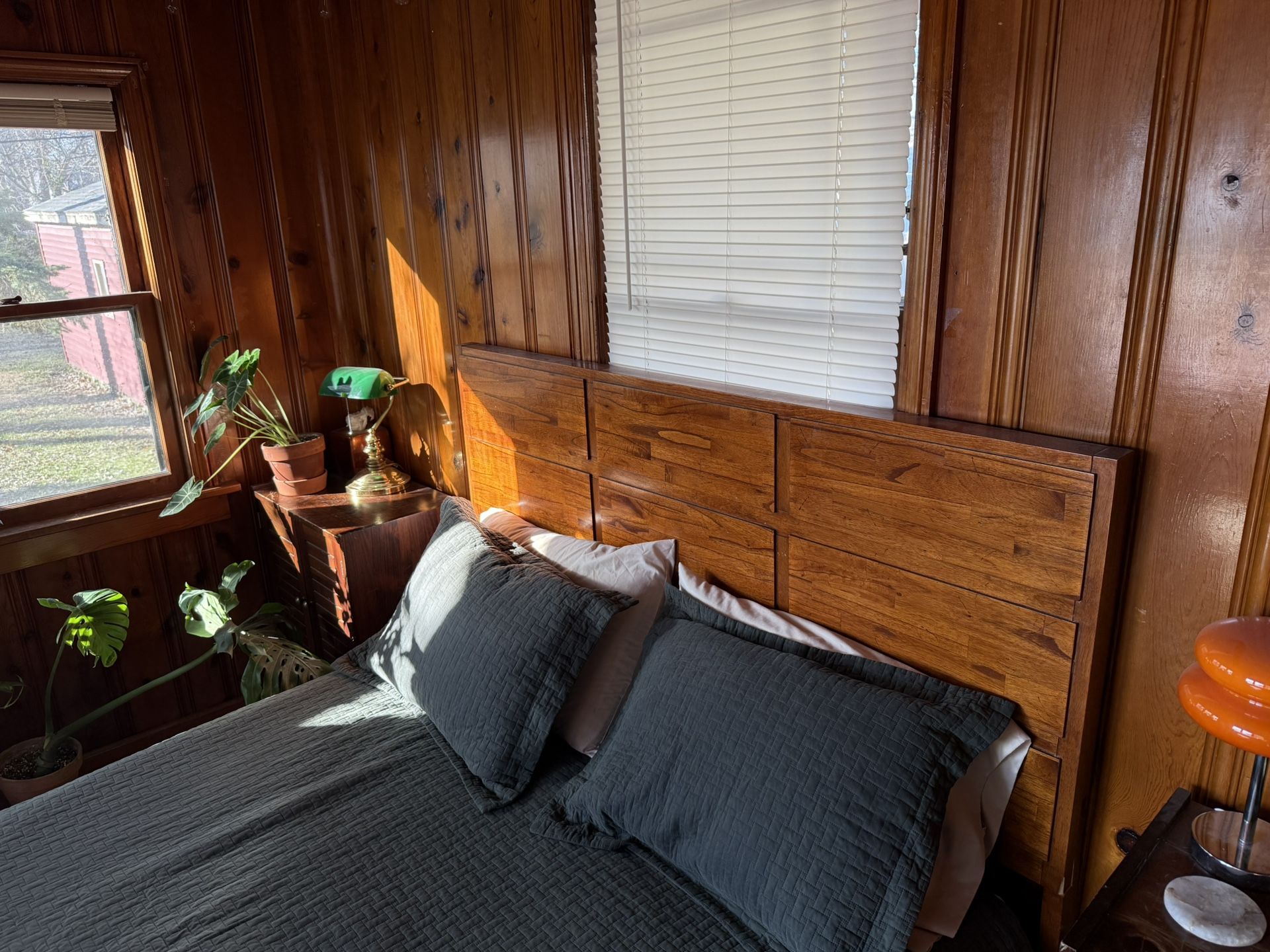 Mid Century Style Wood Queen Bedroom Set (dressers and side tables)
