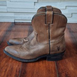 Frye ''Billy Short' Pointy Toe Boot', Size 7 1/2 B, Brown Retail for $278 Womens