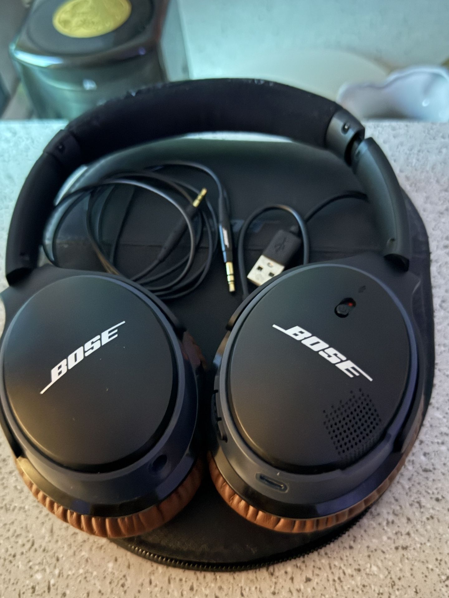 Bose SoundLink Around Ear Wireless Headphones II
