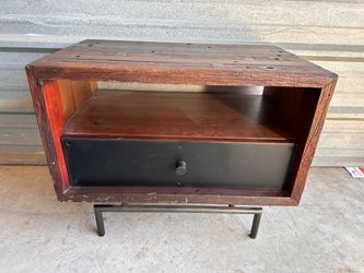 Nash side table / night stand